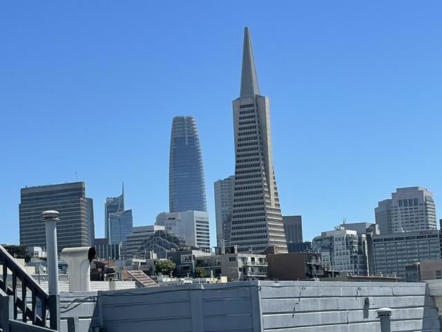 https://media.crmls.org/mediaz/bc6e5b2c-50ee-4311-ac20-dca743e5bcbe.jpg?preset=X-Large
