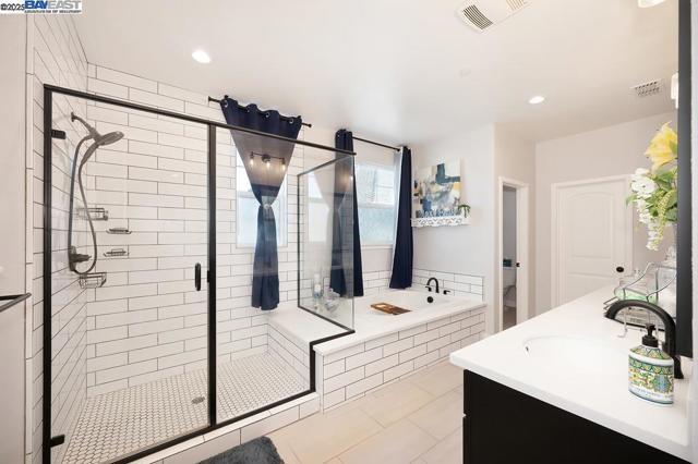 7544 Twin Bridges Ln, Citrus Heights CA: https://media.crmls.org/mediaz/bc6f63e3-36b3-4e2d-8c64-a6d1d36325d2.jpg
