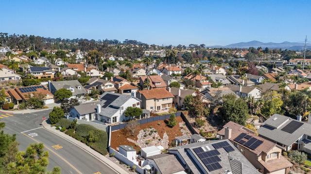 3970 Santa Nella Pl, San Diego CA: https://media.crmls.org/mediaz/bc70376f-045b-4be7-aece-15b55f57230e.jpg