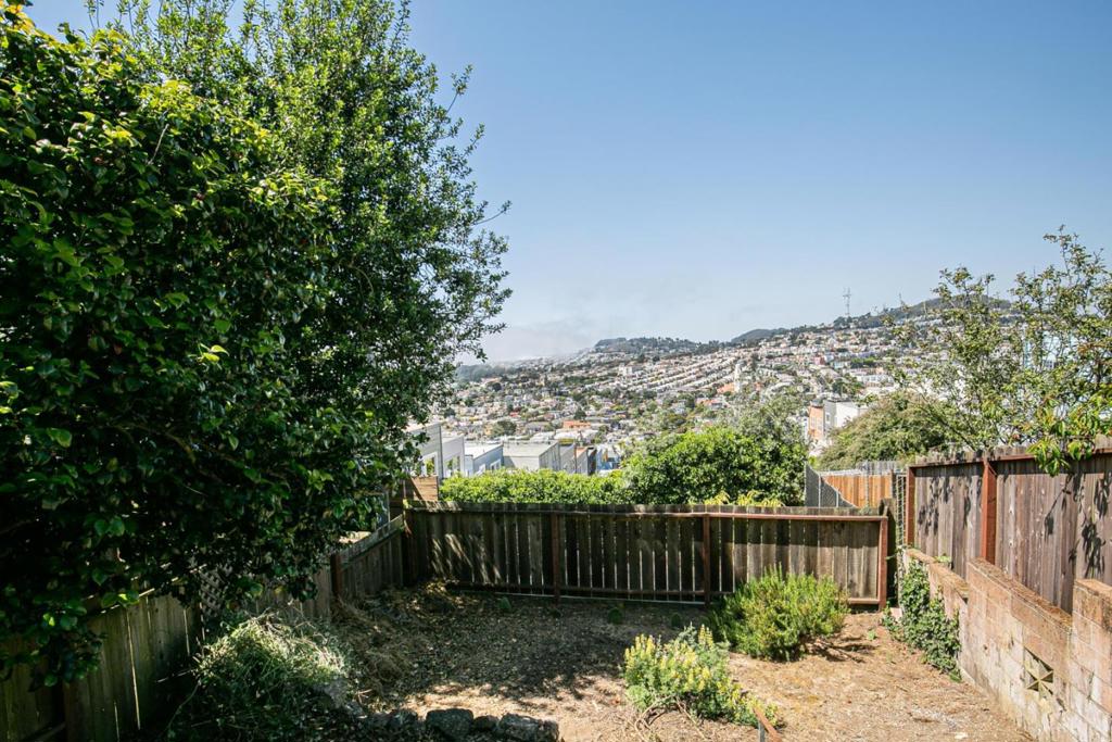 https://media.crmls.org/mediaz/bc707a8f-07b5-4ce0-ab9f-a17a3a6314b8.jpg?preset=X-Large