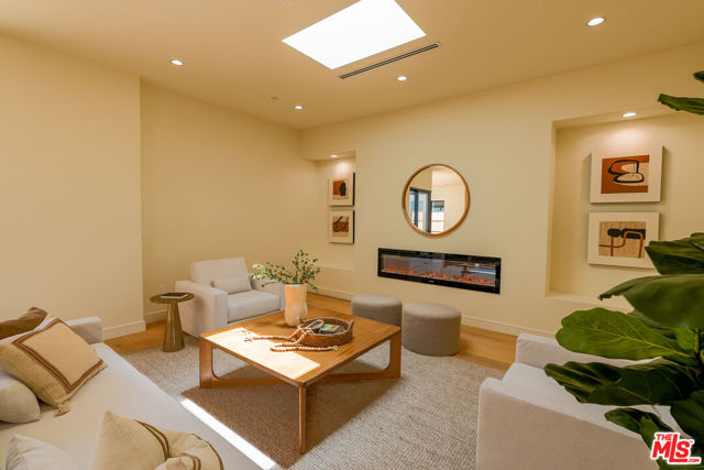 4936 Coolidge Avenue, Culver City CA: https://media.crmls.org/mediaz/bc7177fc-795b-473e-864c-02de8f018a0d.jpg