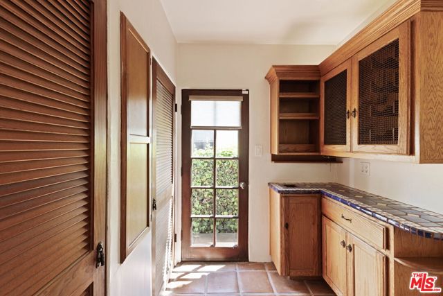 112 N Valley Street, Burbank CA: https://media.crmls.org/mediaz/bc71aaae-d14f-46b8-bf59-3c1b60a0840e.jpg