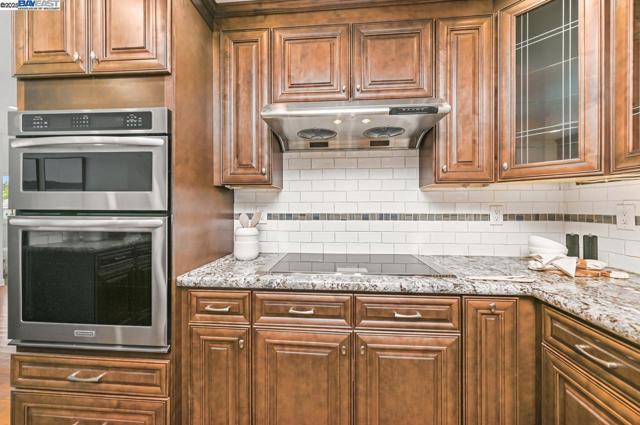 7864 Fairoaks Dr, Pleasanton CA: https://media.crmls.org/mediaz/bc71b7f6-b641-4cab-a58b-ccb5f8615f97.jpg