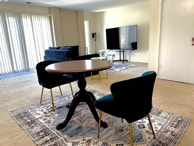 3521 Oleander, Alameda CA: https://media.crmls.org/mediaz/bc733692-a11c-4948-a8a6-826032735041.jpg