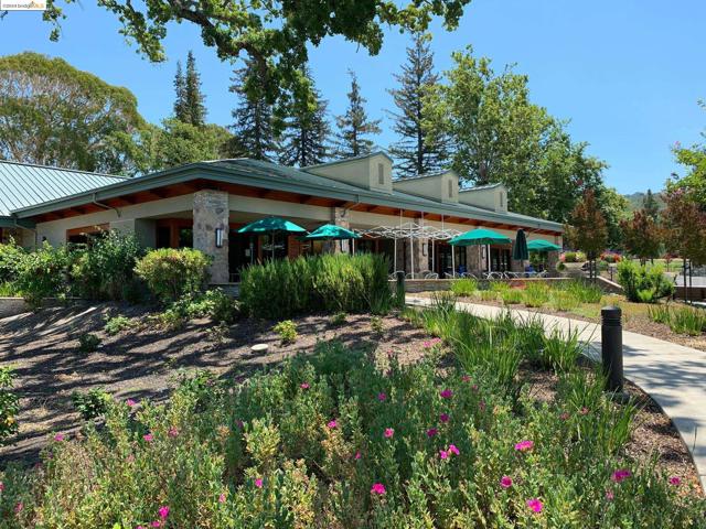 1910 Skycrest Dr, Walnut Creek CA: https://media.crmls.org/mediaz/bc73823d-82d1-4308-ae65-2538d58fa9e5.jpg