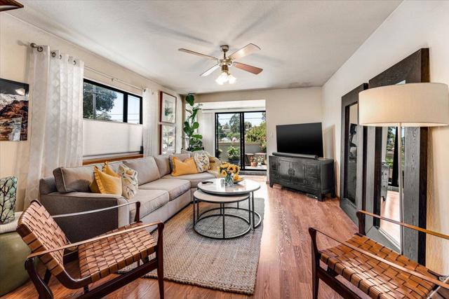522 Oak Drive, Capitola CA: https://media.crmls.org/mediaz/bc73b87c-57fa-4ae1-bf29-1bf73cc53d4e.jpg