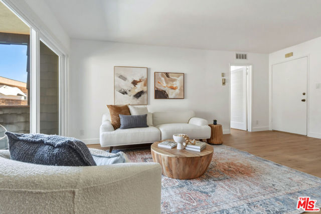 1 Bed Home for Sale in Encino, California