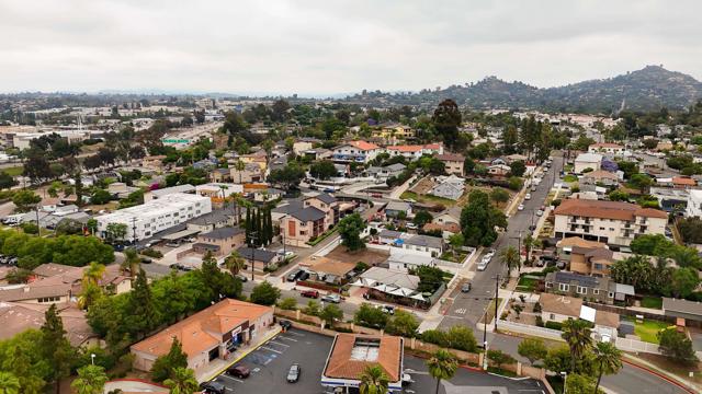 8210 Orchard Ave, La Mesa CA: https://media.crmls.org/mediaz/bc744734-8c36-4352-92d2-064524da01f3.jpg