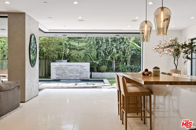 428 N La Jolla Avenue, Los Angeles CA: https://media.crmls.org/mediaz/bc745dcd-0c32-49cf-9fb2-71a3ac30c0b9.jpg