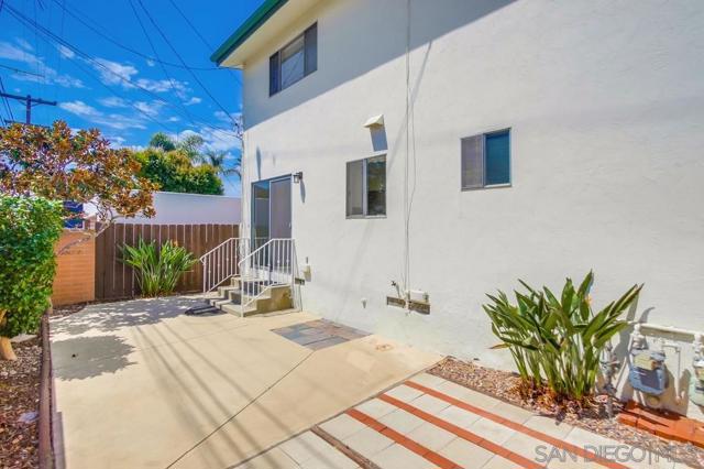 349 351 G Avenue, Coronado CA: https://media.crmls.org/mediaz/bc7470c5-2dd5-4f49-abbc-147d1f0ffd03.jpg