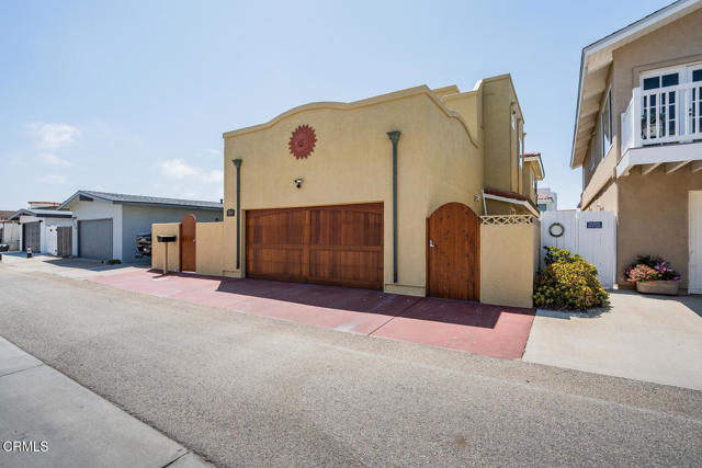 5114 Marlin Way, Oxnard CA: https://media.crmls.org/mediaz/bc74826e-fa76-462c-8d8f-b79664374fec.jpg