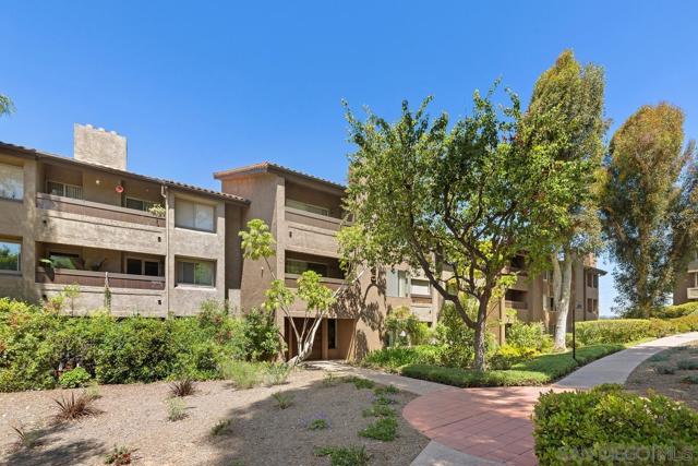 10325 Caminito Cuervo, San Diego CA: https://media.crmls.org/mediaz/bc74879d-18fb-42ac-aa38-bc48aebb9f22.jpg