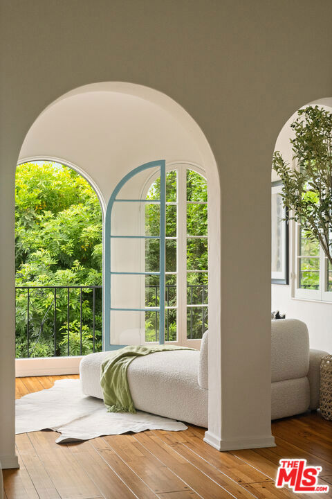 3716 Effingham Place, Los Angeles CA: https://media.crmls.org/mediaz/bc74ceef-2efa-4e2b-aa84-3313ccb5b125.jpg