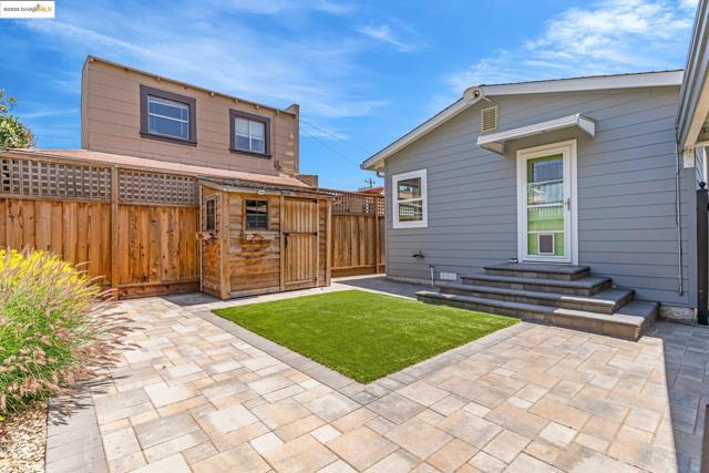 3671 38th Ave, Oakland CA: https://media.crmls.org/mediaz/bc74feb4-d7b7-47bd-9ced-d7cc0614c8c9.jpg