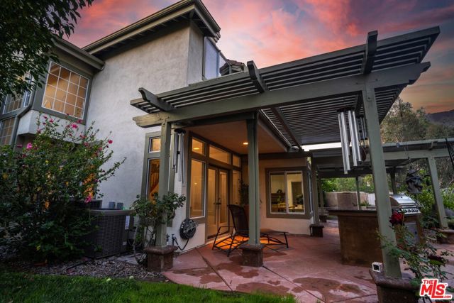 27350 Landon Place, Valencia CA: https://media.crmls.org/mediaz/bc756bcd-125c-4afe-b027-a752232ff523.jpg