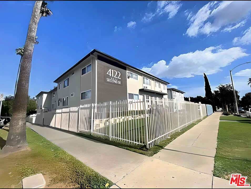 4122 W 2nd Street #15