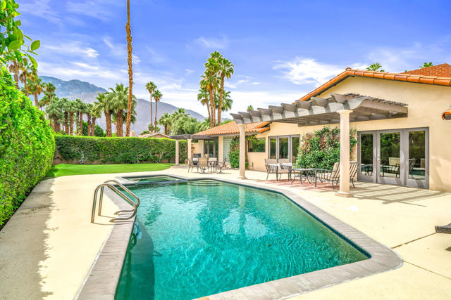 2305 E Sonora Road, Palm Springs CA: https://media.crmls.org/mediaz/bc75a716-e10a-4f1a-b650-8cc41c04464d.jpg