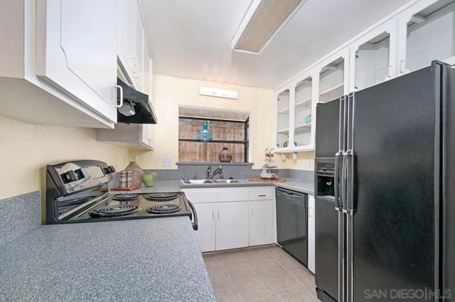 3762 Arnold Ave, San Diego CA: https://media.crmls.org/mediaz/bc75cc82-01a2-4bc3-ab0e-0e61d71e2fa6.jpg