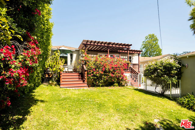 1475 Edris Drive, Los Angeles CA: https://media.crmls.org/mediaz/bc76a5f7-47e0-43c1-9613-a3a409f8b684.jpg