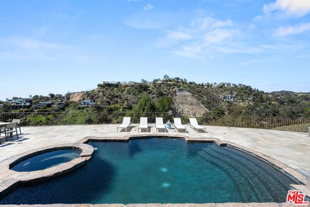 8027 Floral Avenue, Los Angeles CA: https://media.crmls.org/mediaz/bc76aa2e-e8ce-4d40-a1b6-cb8f7c5fd438.jpg
