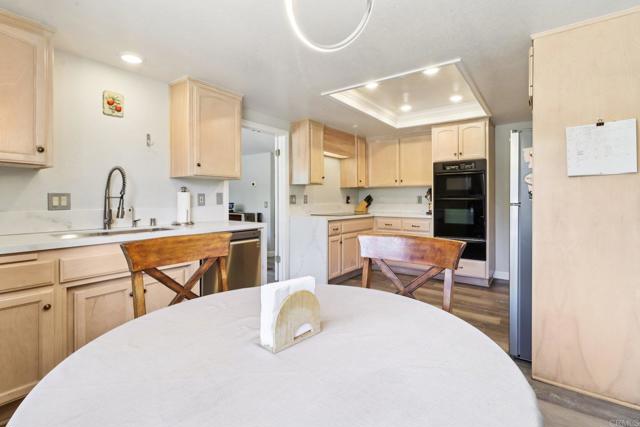 9704 Indian Creek Way, Escondido CA: https://media.crmls.org/mediaz/bc76e9bb-98de-41c6-aeb1-1c8642dc2b2e.jpg