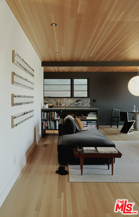 4934 La Roda Avenue, Los Angeles CA: https://media.crmls.org/mediaz/bc7739df-b9fb-4b74-9b92-623efd1fe753.jpg