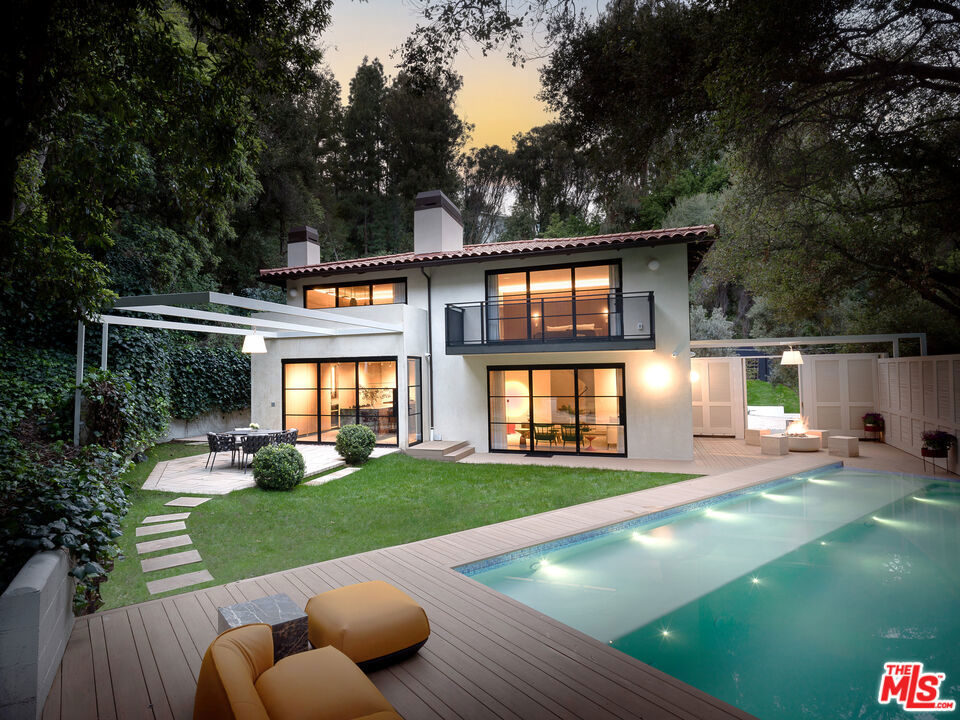 2167 Mandeville Canyon Road