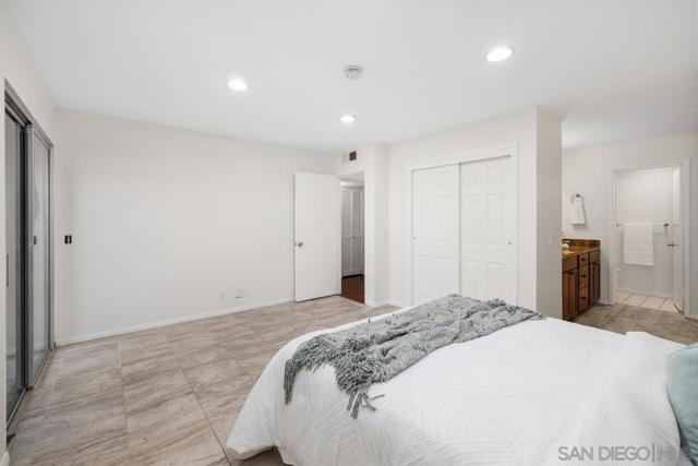 10325 Caminito Cuervo, San Diego CA: https://media.crmls.org/mediaz/bc780867-f8f3-458f-a4fd-1e10ecf8b9ee.jpg