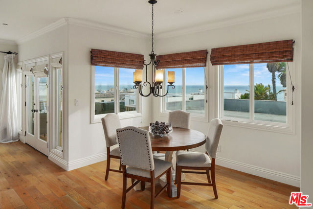 121 15th Street, Manhattan Beach, California 90266, 3 Bedrooms Bedrooms, ,4 BathroomsBathrooms,Residential,Sold,15th,22192181