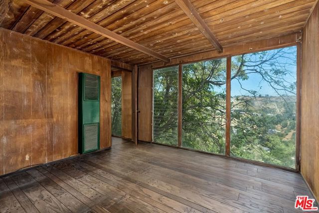 8305 Yuma Place, Los Angeles CA: https://media.crmls.org/mediaz/bc78c30d-21db-4b87-b174-c14b8bc28783.jpg