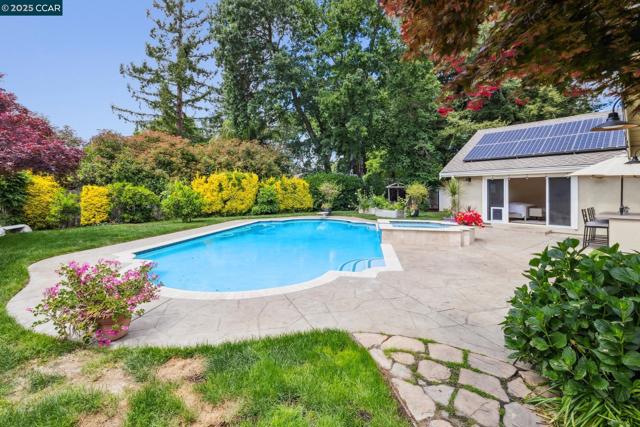 1450 Finley Ln, Alamo CA: https://media.crmls.org/mediaz/bc78d9a3-716d-47bb-8b1f-5015cfb01163.jpg