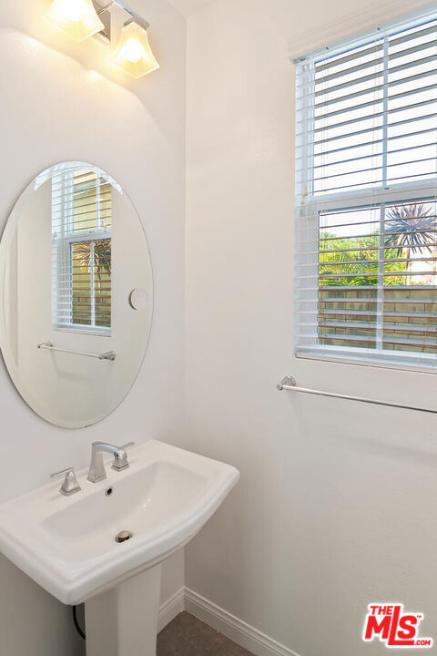 291 Santa Susana Road, Camarillo CA: https://media.crmls.org/mediaz/bc78ff12-d5e8-496d-864d-52b735e6ed37.jpg