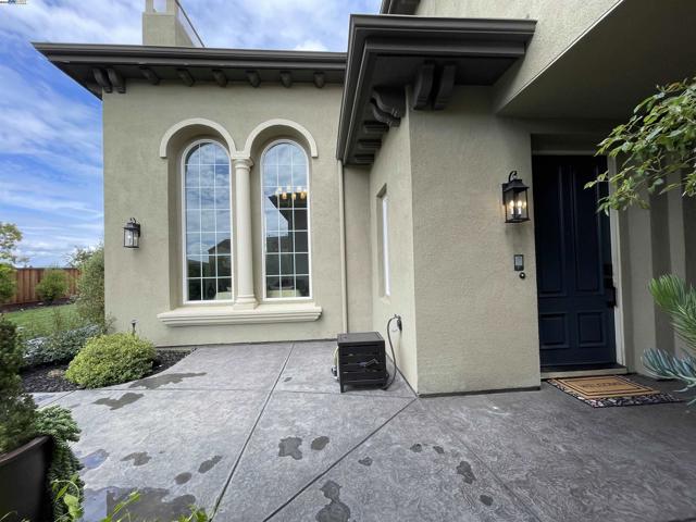 5719 Dimas Ct, Pleasanton CA: https://media.crmls.org/mediaz/bc7938b4-6a18-451b-9a57-c64b1f4648cc.jpg