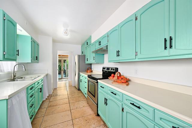 2344 Warmlands Ave, Vista CA: https://media.crmls.org/mediaz/bc79dacc-38ea-4877-b331-9511f399dd38.jpg