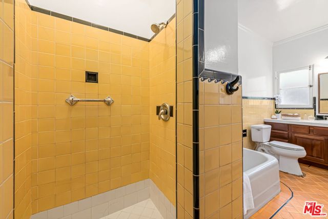 10815 Rochester Avenue, Los Angeles CA: https://media.crmls.org/mediaz/bc7abc91-891b-4d00-9e1d-8c5760098229.jpg