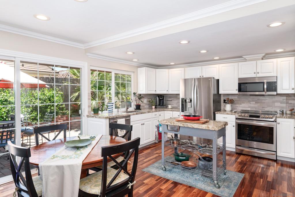 MLS #250032294SD image #9