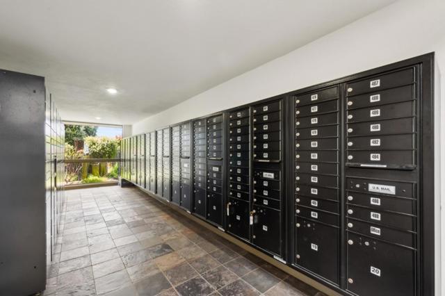 2101 Shoreline Drive, Alameda CA: https://media.crmls.org/mediaz/bc7af907-ded8-46bd-a4ec-6c0ad1752ce1.jpg