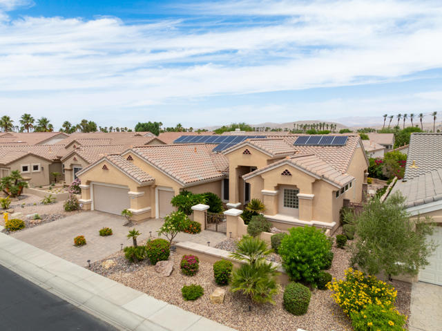 78368 Sunrise Canyon Avenue, Palm Desert CA: https://media.crmls.org/mediaz/bc7b095f-d1d2-4b0d-a265-309ab58c7684.jpg
