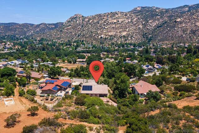 25151 Hereford Dr, Ramona CA: https://media.crmls.org/mediaz/bc7ba652-f399-4516-9cbc-e95032155d2f.jpg