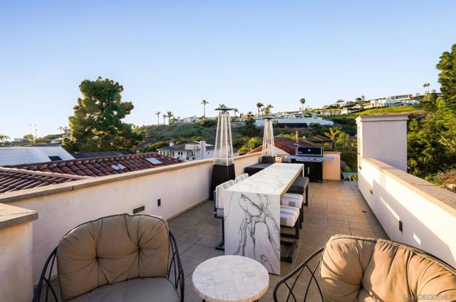 1045 Van Nuys St., San Diego CA: https://media.crmls.org/mediaz/bc7c00ae-1669-4fa0-bd00-ed43bbe63a45.jpg