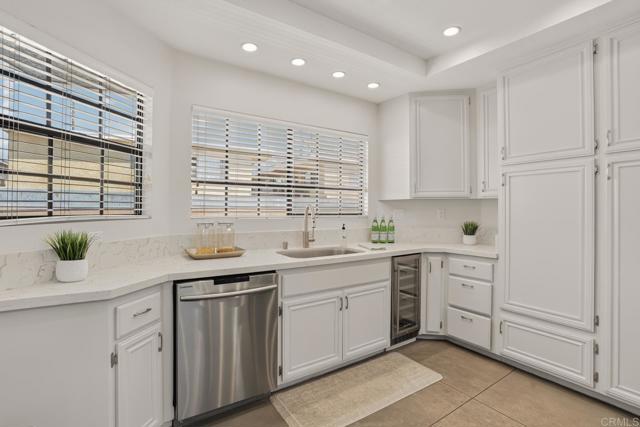Detail Gallery Image 19 of 55 For 2021 Carnegie Ln #APT 7,  Redondo Beach,  CA 90278 - 3 Beds | 2/1 Baths