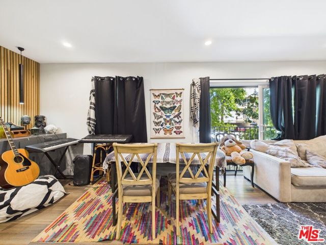 15344 Weddington Street, Sherman Oaks CA: https://media.crmls.org/mediaz/bc7ccf39-d224-4838-b032-5daa4693fbca.jpg