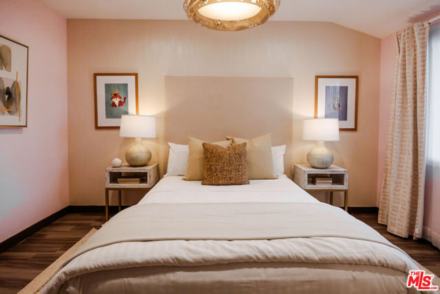5189 Collett Avenue, Encino CA: https://media.crmls.org/mediaz/bc7cfa6f-c50a-497a-8c84-3fb2ea8c164a.jpg