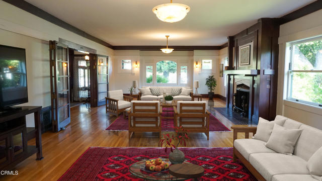 217 Oaklawn Avenue, South Pasadena CA: https://media.crmls.org/mediaz/bc7d0b65-5545-42b5-8c98-97c0b2bd8688.jpg