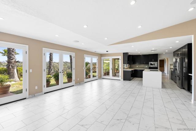6518 Monte Fuego, Rancho Santa Fe CA: https://media.crmls.org/mediaz/bc7d1491-1544-4af7-b81a-32171d0233ae.jpg