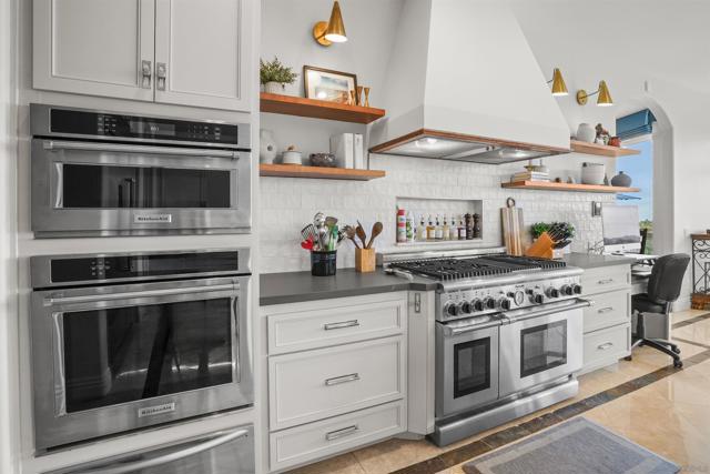 10636 Birch Bluff Ave, San Diego CA: https://media.crmls.org/mediaz/bc7d4c21-d563-46ca-ac06-d58c25fb5220.jpg