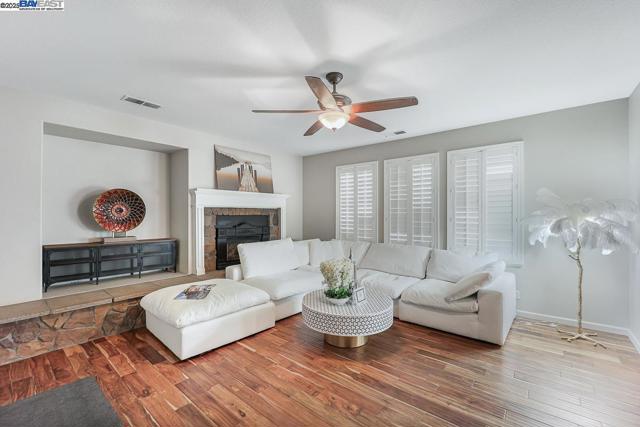 2744 Redbridge Rd, Tracy CA: https://media.crmls.org/mediaz/bc7d4f2f-0ffa-4903-a85a-40af3ccc8933.jpg