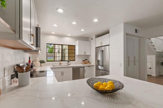 3160 Calle Viento, Carlsbad CA: https://media.crmls.org/mediaz/bc7dc550-4ff0-45e3-bc02-29762b1c4fd9.jpg