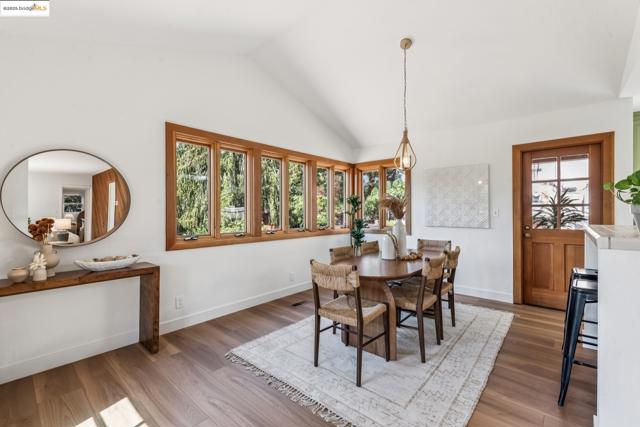 3176 Jordan Rd, Oakland CA: https://media.crmls.org/mediaz/bc7de339-a5df-4e5d-8a7e-a6a8f8d064f2.jpg