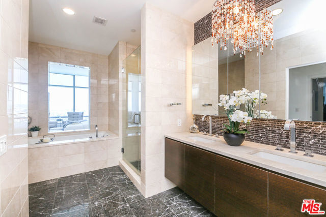900 W OLYMPIC Boulevard, Los Angeles CA: https://media.crmls.org/mediaz/bc7e208f-d15b-4586-88f3-2f027b9f1a29.jpg